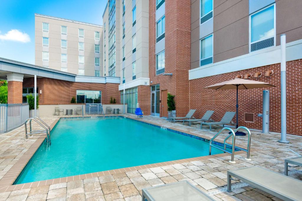 HAMPTON INN AND SUITES TALLAHASSEE CAPITOL - UNIVERSITY