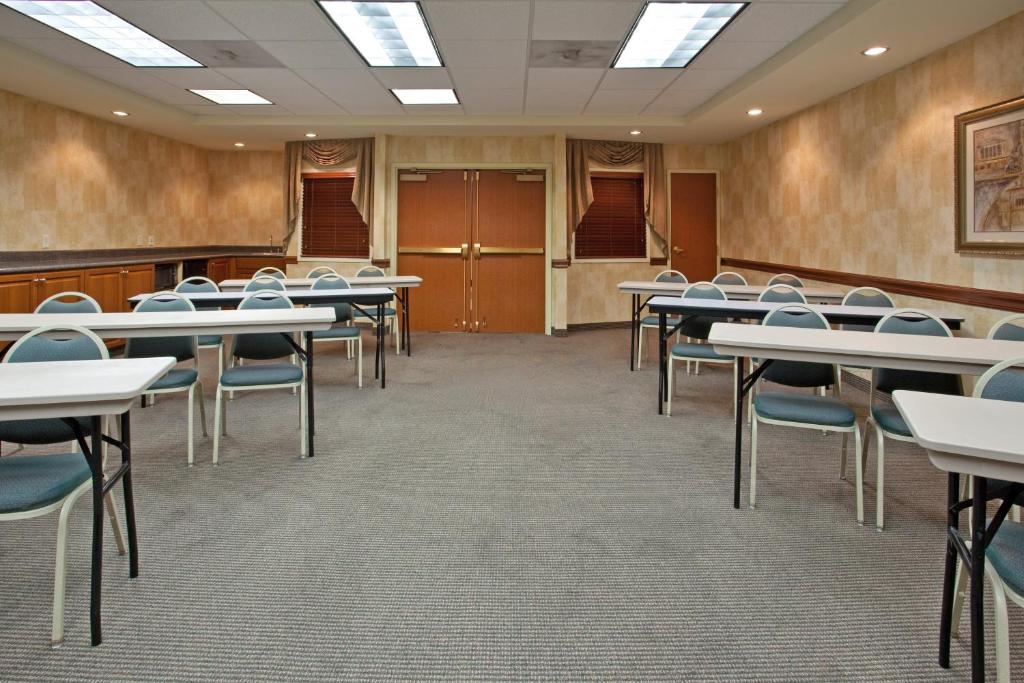 Holiday Inn Express Hotel & Suites Tucson Mall