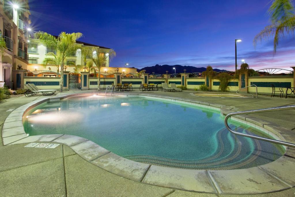 Holiday Inn Express Hotel & Suites Tucson Mall