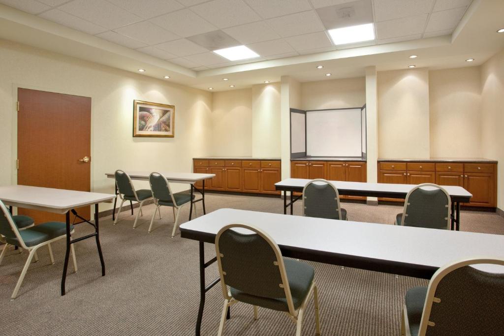Holiday Inn Express Hotel & Suites Tucson Mall