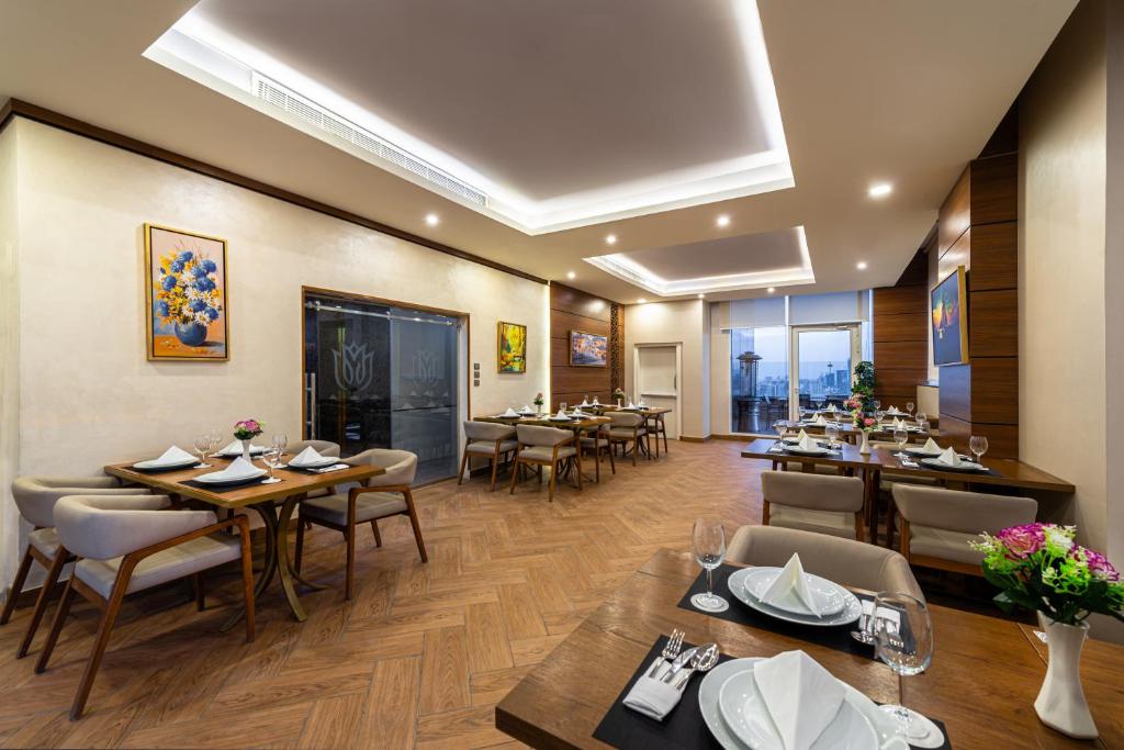 Crown Rose Hotel
