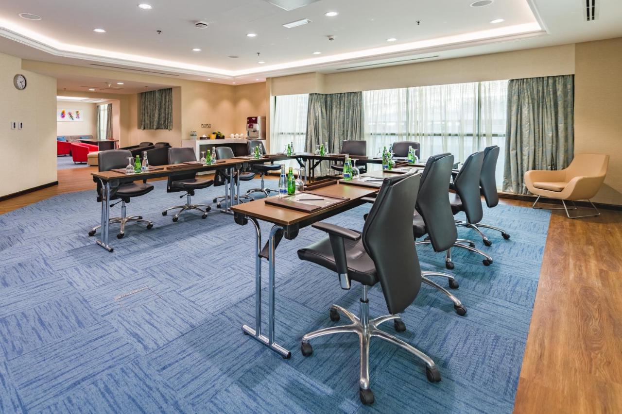 TIME Oak Hotel & Suites