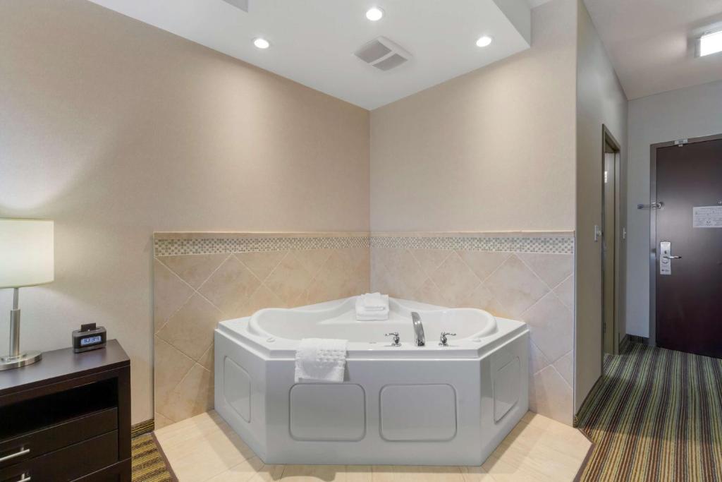 Best Western Plus Sherwood Park Inn & Suites