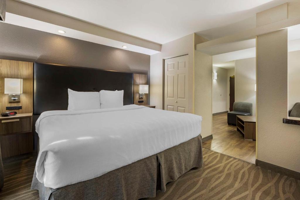 Best Western Plus Nashville Airport Hotel