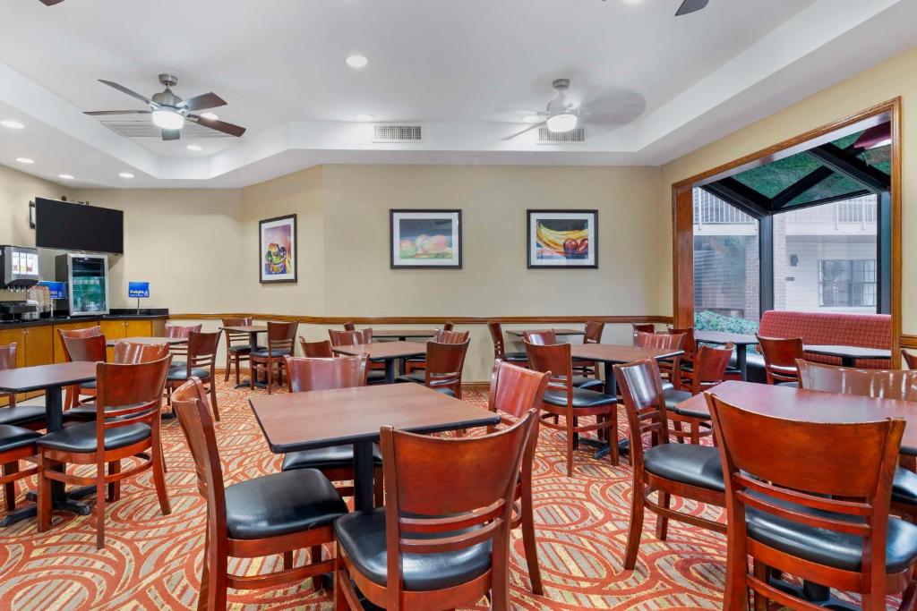 Best Western Rose Garden Inn & Suites