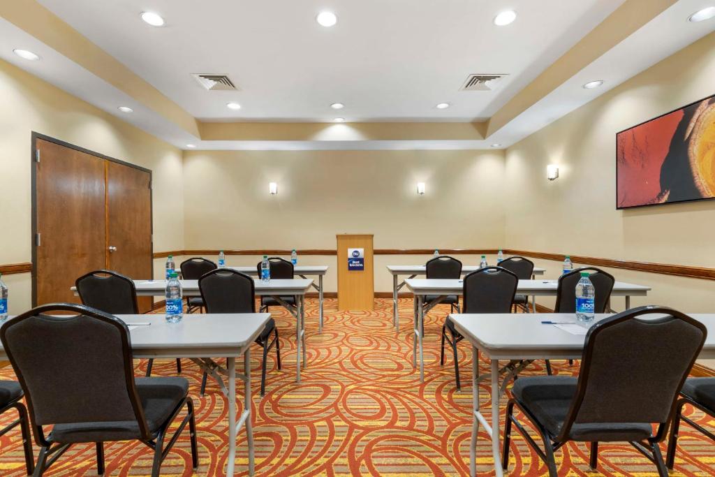 Best Western Rose Garden Inn & Suites