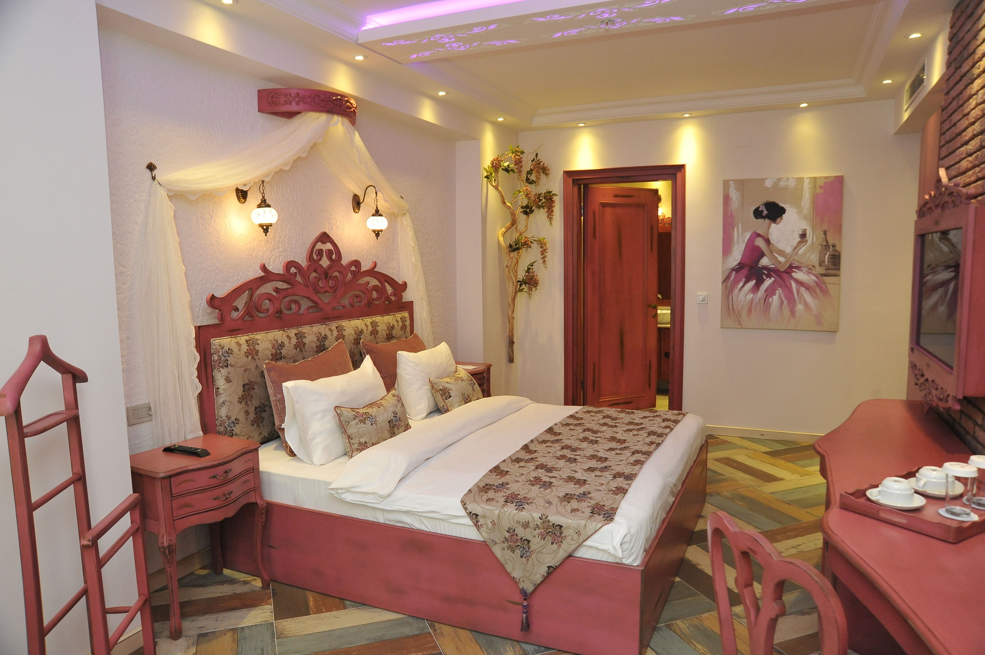Ayna Hotel