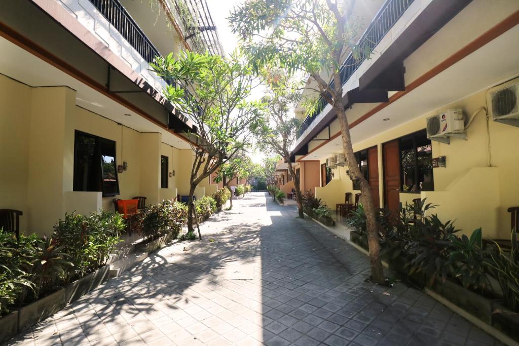 Dee Mansion