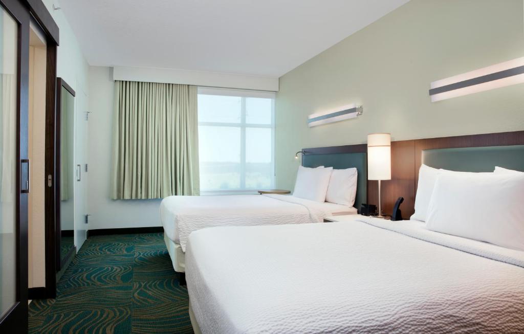 SpringHill Suites Orlando at FLAMINGO CROSSINGS® Town Center/Western Entrance