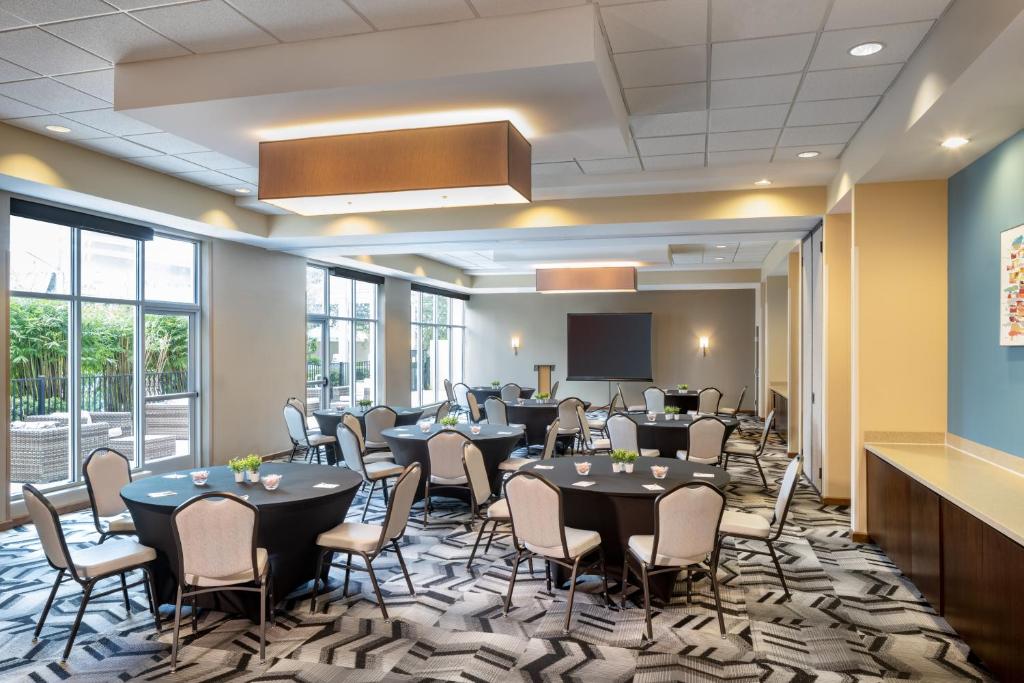 SpringHill Suites Orlando at FLAMINGO CROSSINGS® Town Center/Western Entrance