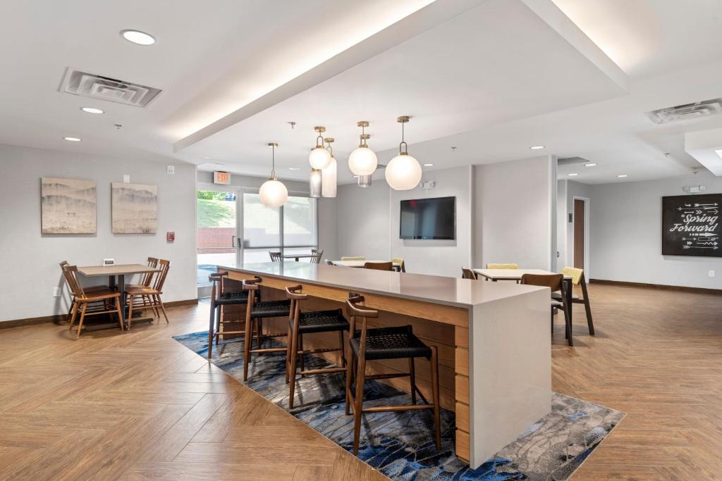 Fairfield Inn & Suites Hickory