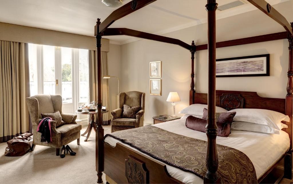 Macdonald Compleat Angler
