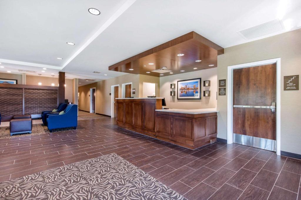 Comfort Inn & Suites at CrossPlex Village
