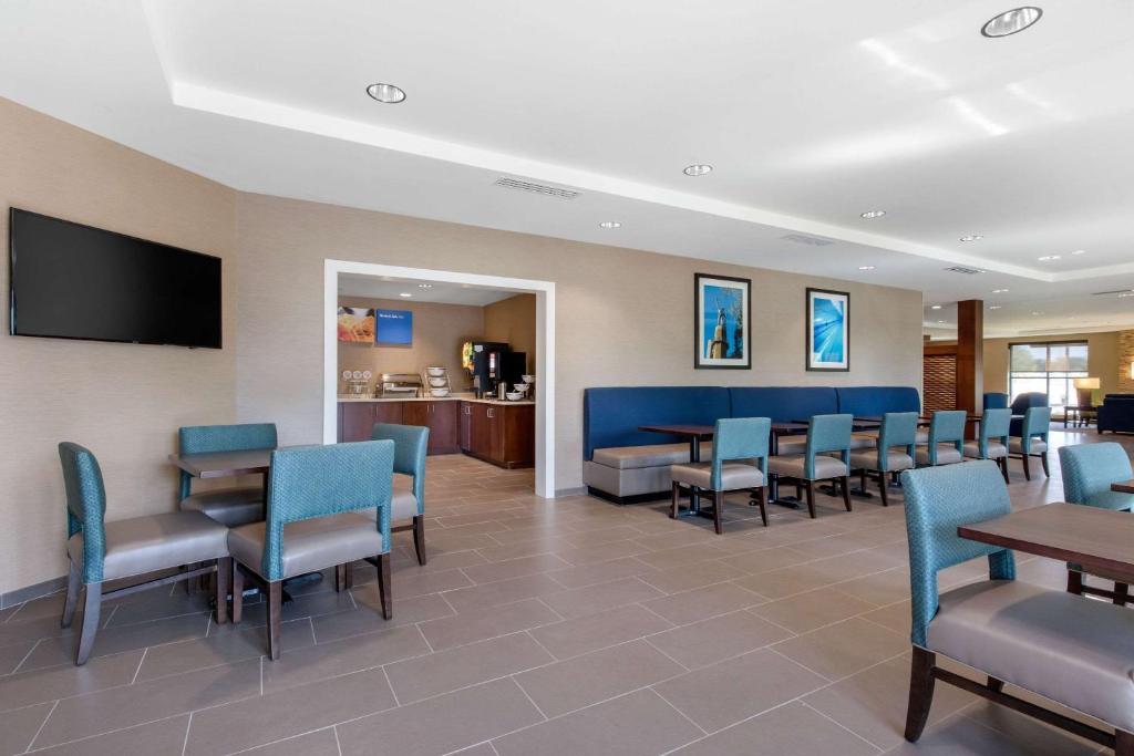 Comfort Inn & Suites at CrossPlex Village
