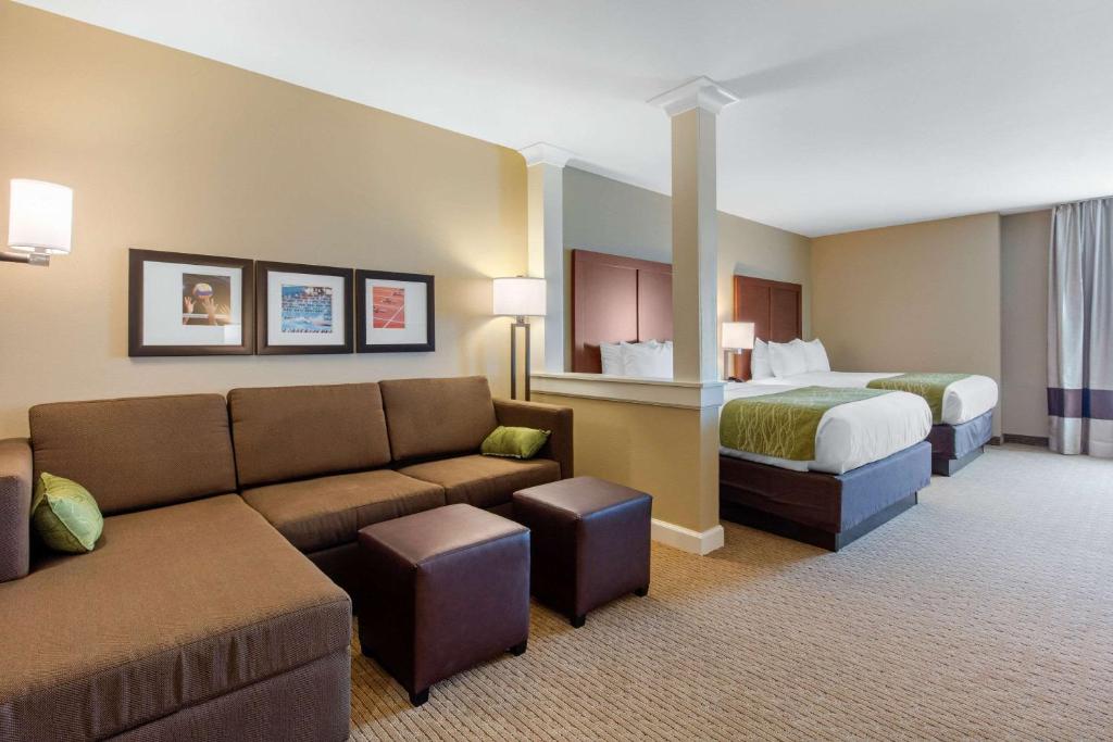 Comfort Inn & Suites at CrossPlex Village
