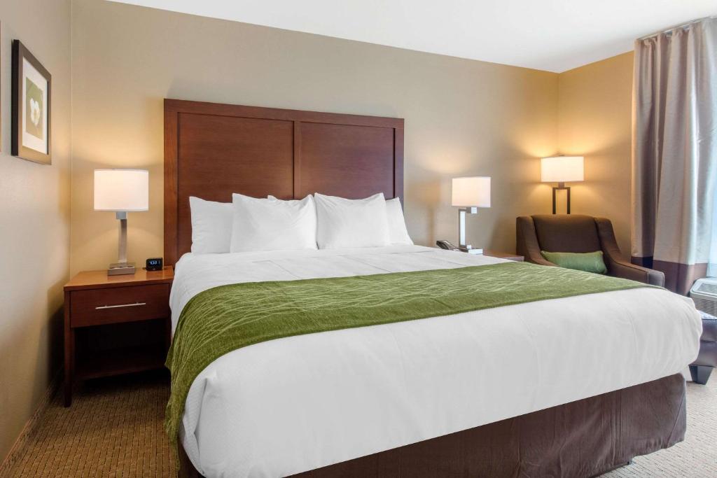 Comfort Inn & Suites at CrossPlex Village