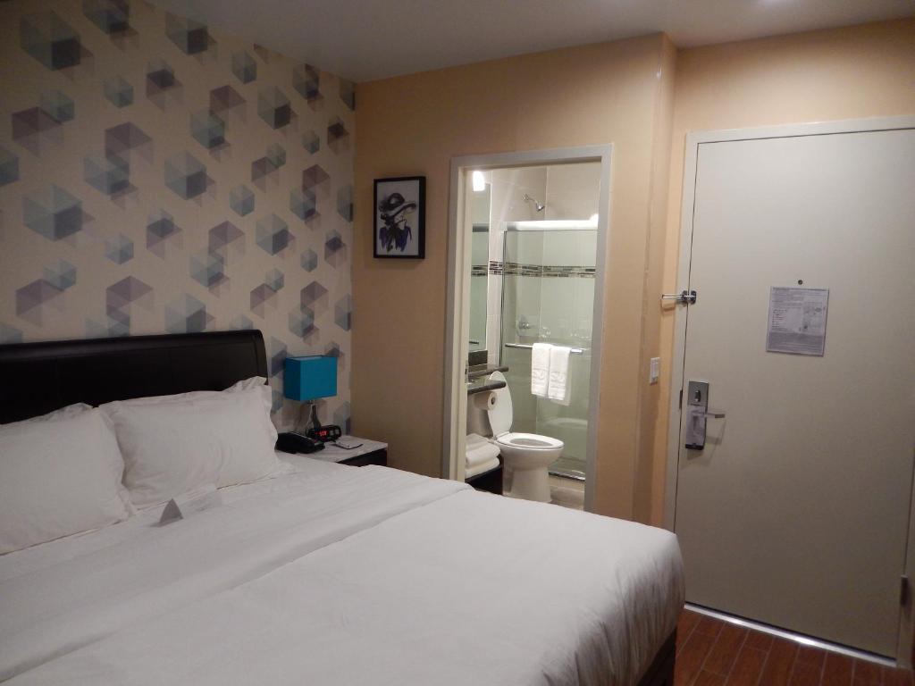 Quality Inn Near Sunset Park