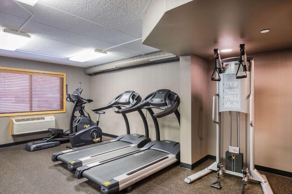 AmericInn by Wyndham Grand Forks