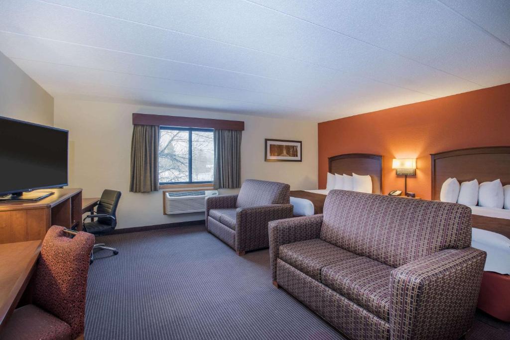 AmericInn by Wyndham Grand Forks