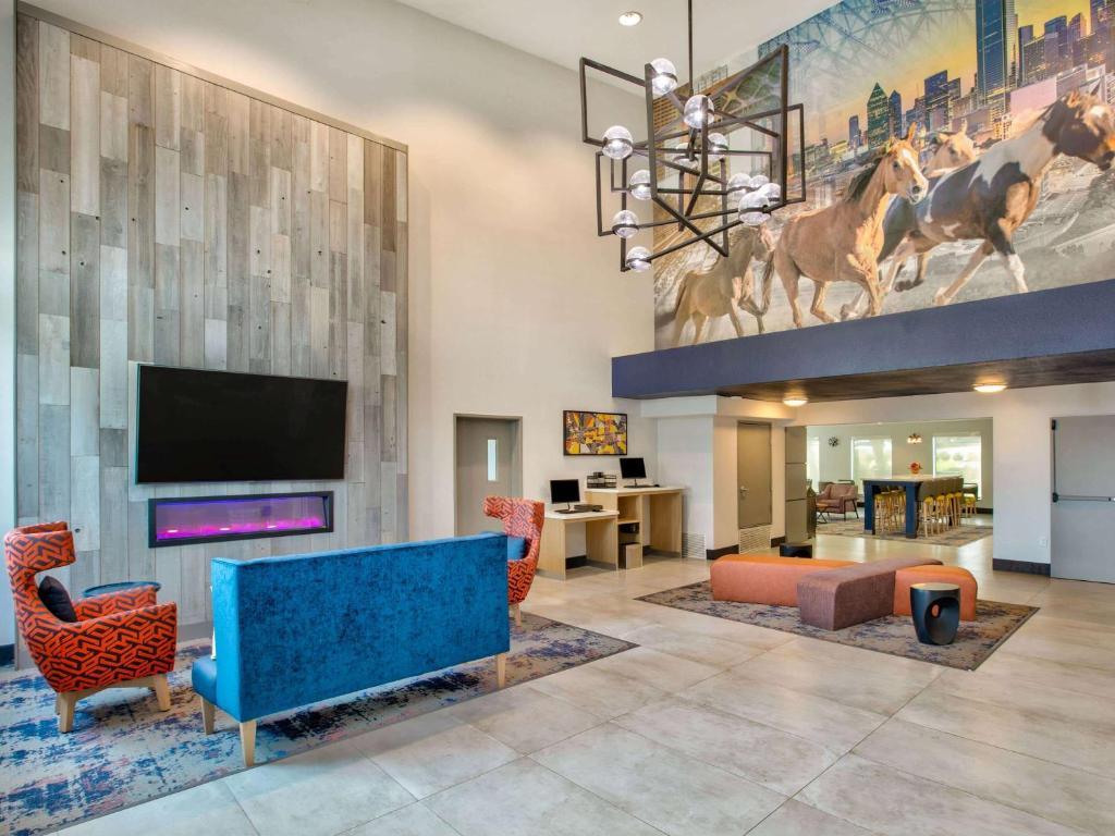 La Quinta Inn & Suites by Wyndham Dallas - Las Colinas