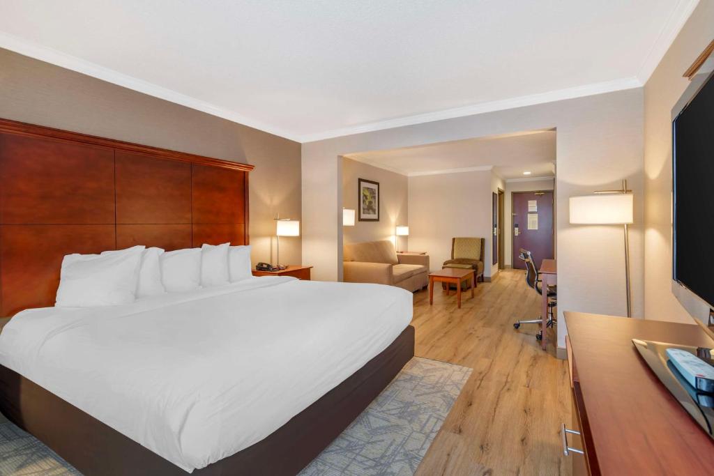 Best Western Plus Liverpool-Syracuse Inn & Suites