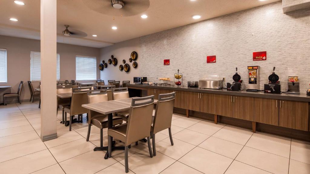 Best Western Plus New Cumberland Inn & Suites