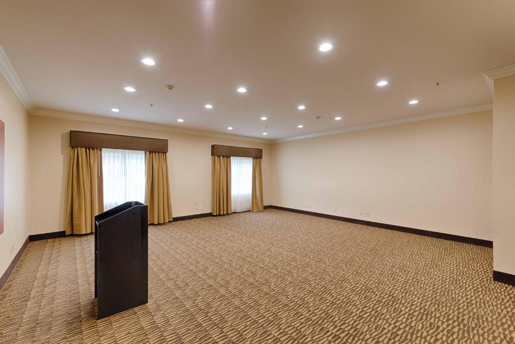 Best Western Plus Delta Inn & Suites