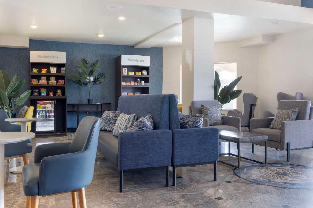 Comfort Suites Oceanside Camp Pendleton Area