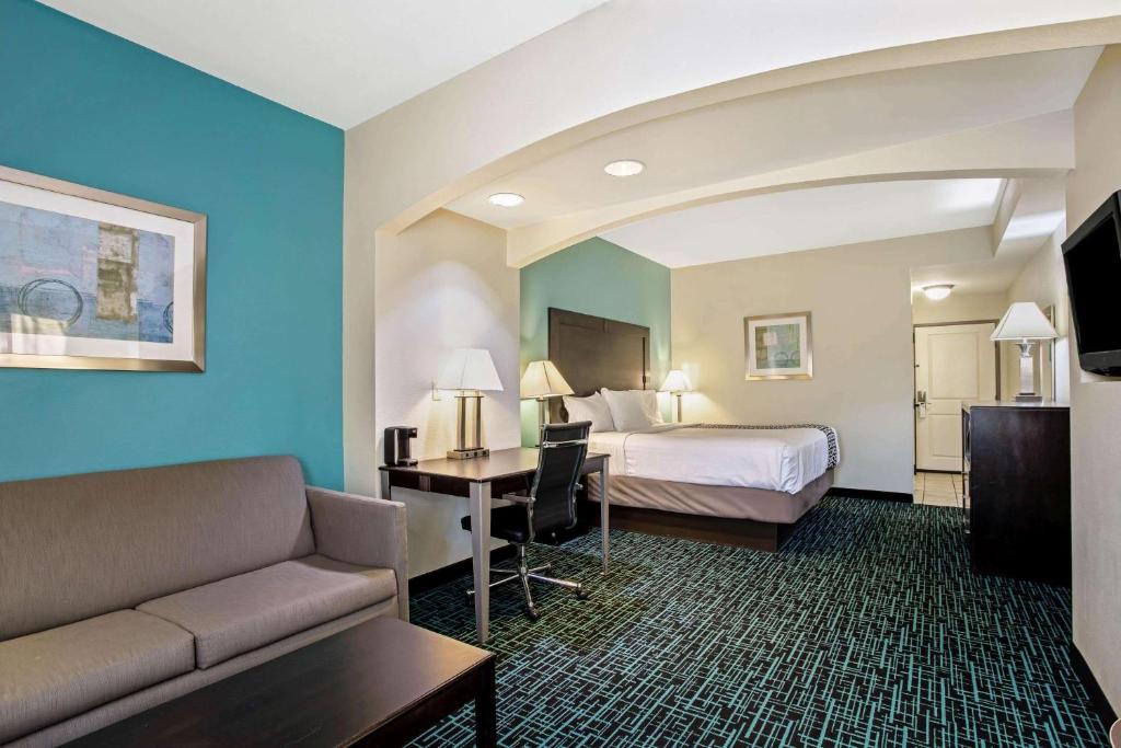 La Quinta Inn & Suites by Wyndham PCB Pier Park area