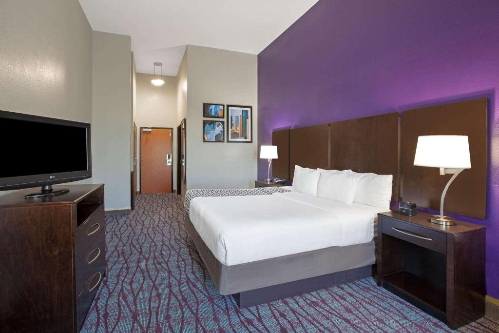 La Quinta Inn & Suites by Wyndham Pasadena North