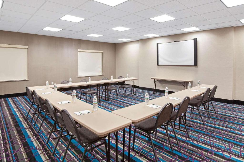 La Quinta Inn & Suites by Wyndham Pasadena North