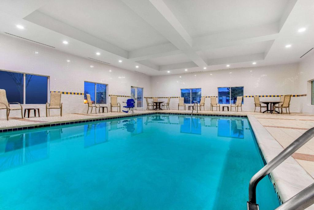 La Quinta Inn & Suites by Wyndham Indianapolis Airport West