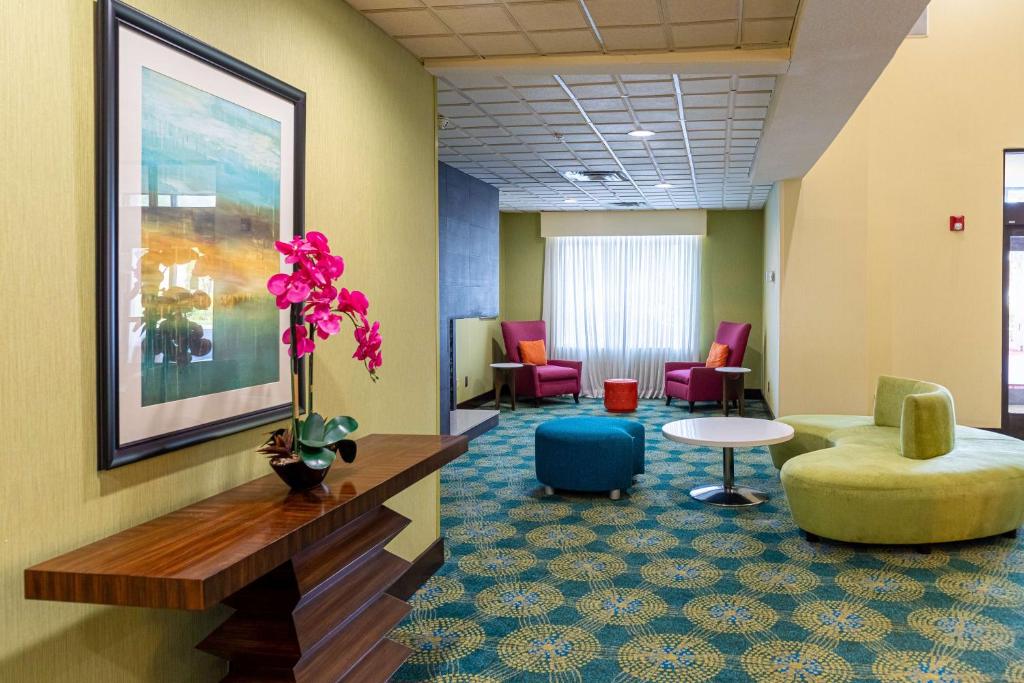 Best Western Plus North Savannah
