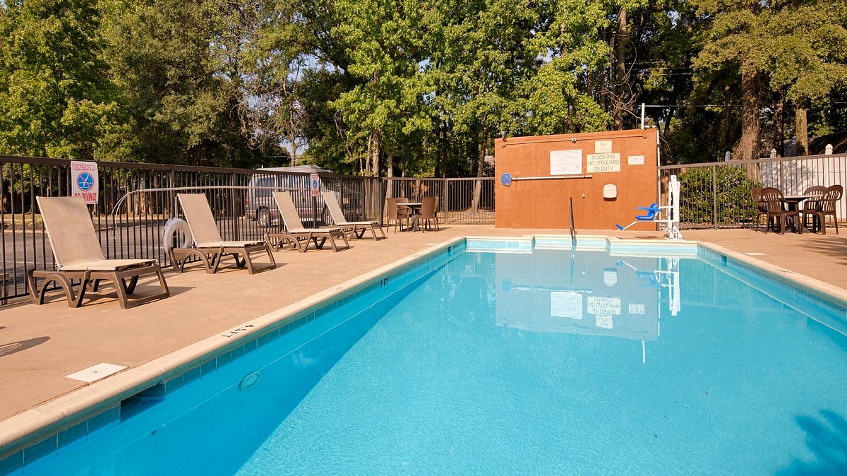 Best Western Plus Richmond Airport Hotel