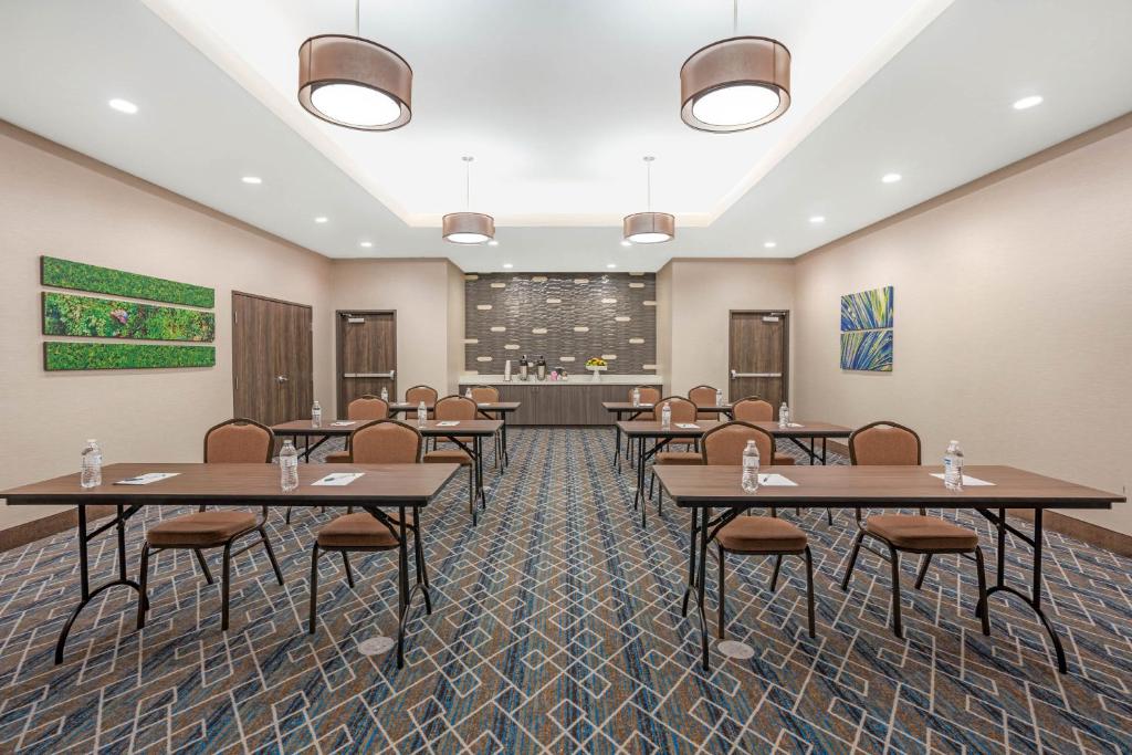 La Quinta Inn & Suites by Wyndham Houston Spring South