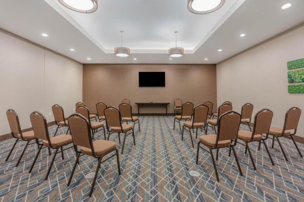 La Quinta Inn & Suites by Wyndham Houston Spring South