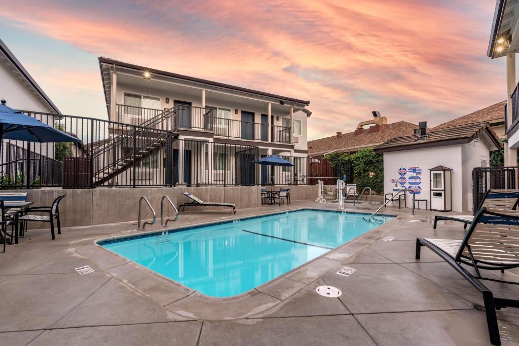 Best Western Rose Garden Inn