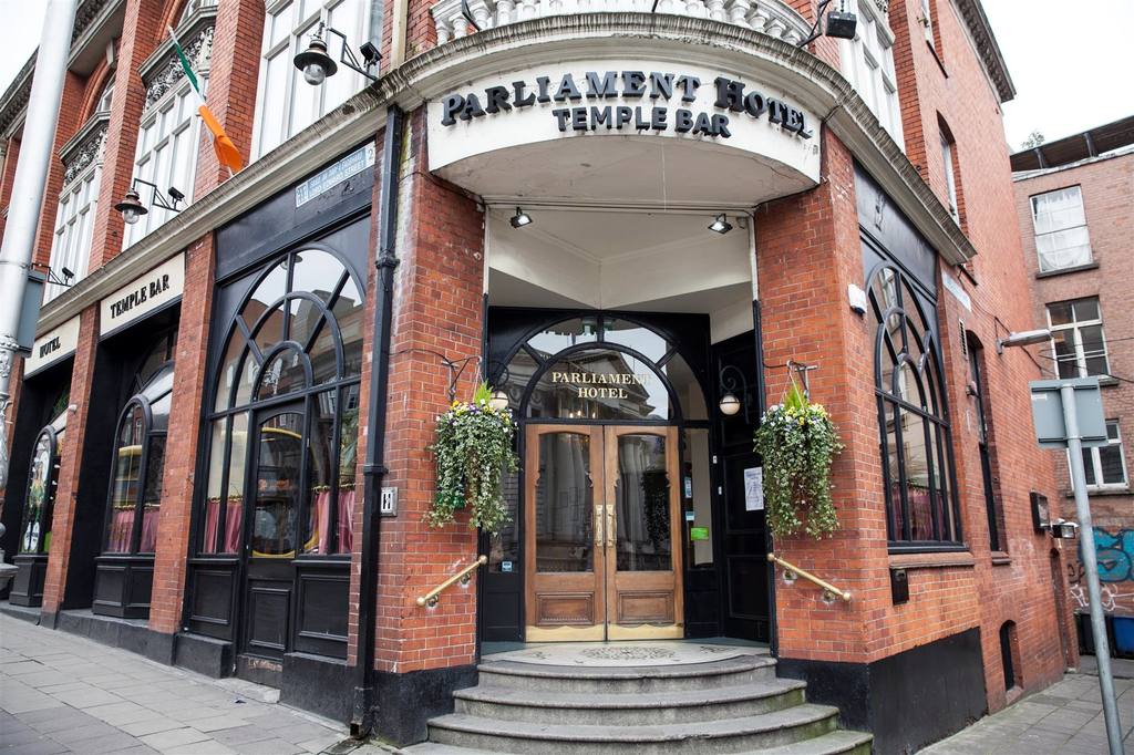 Arlington Temple Bar