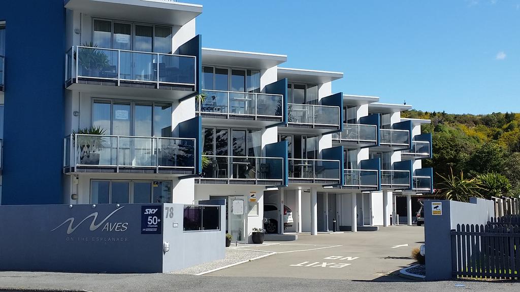 Waves on the Esplanade Apartments
