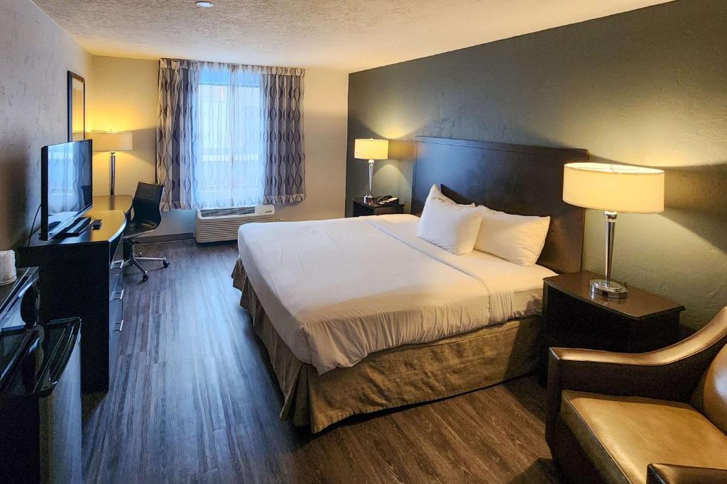 LE RITZ HOTEL & SUITES