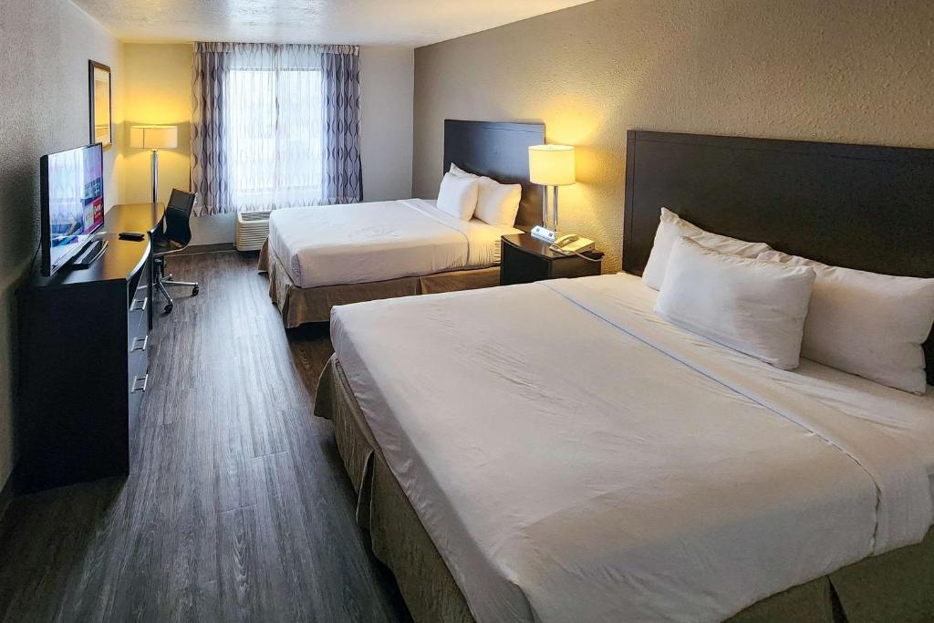 LE RITZ HOTEL & SUITES