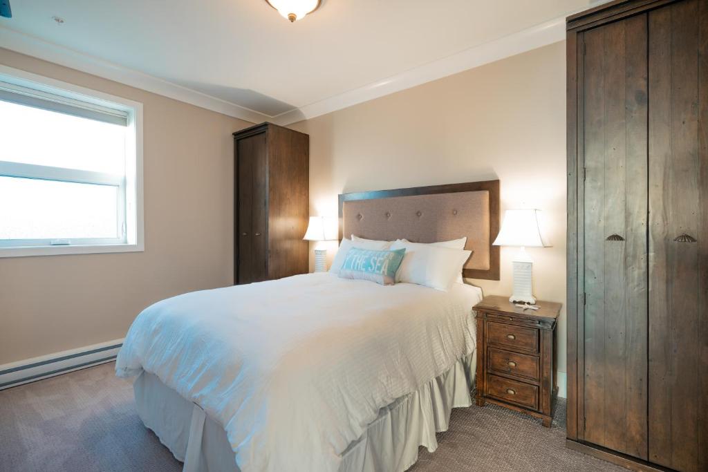 SookePoint Ocean Cottage Resort
