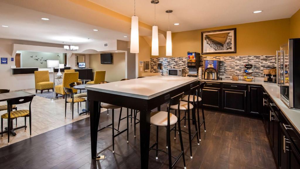 Best Western Edgewater Inn