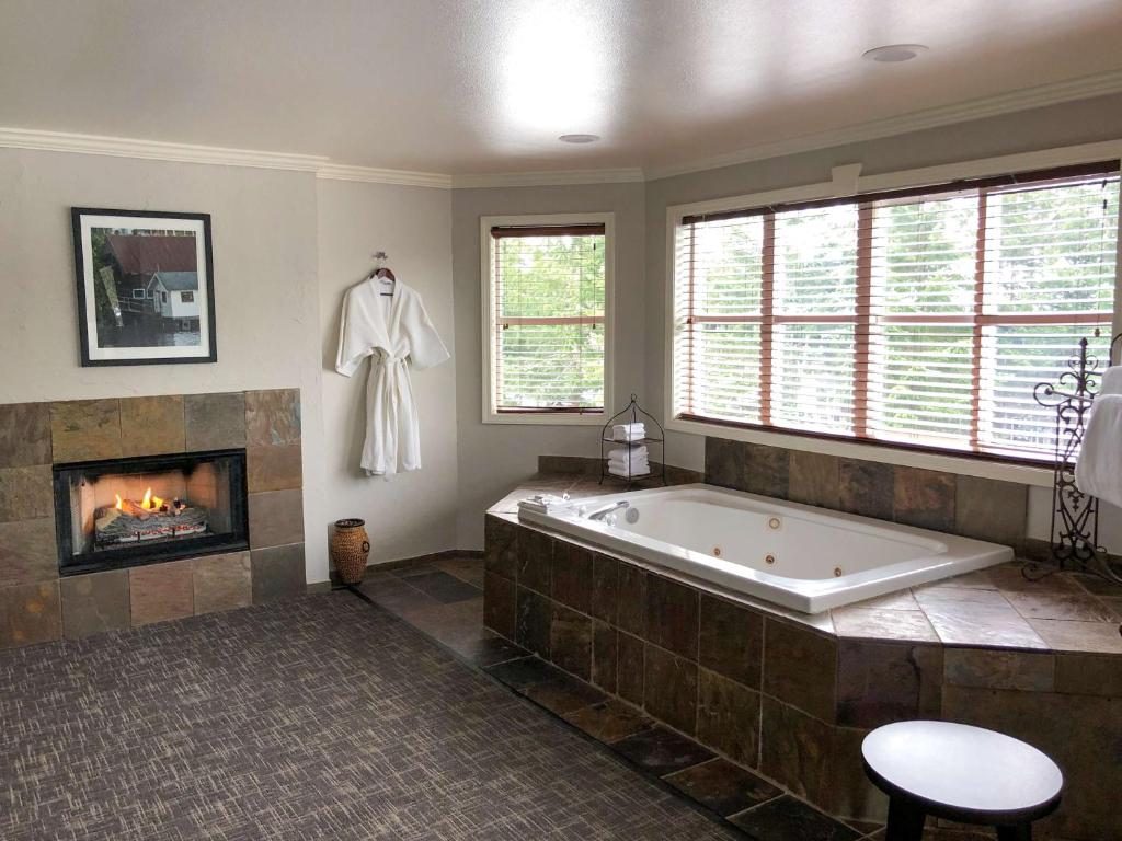 Best Western Plus Wesley Inn & Suites