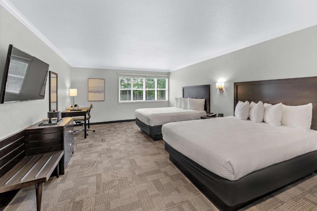 Best Western Plus Wesley Inn & Suites