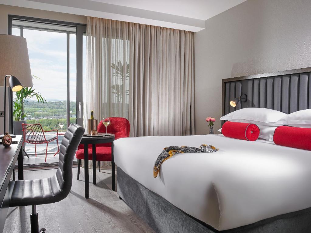 Red Cow Moran Hotel