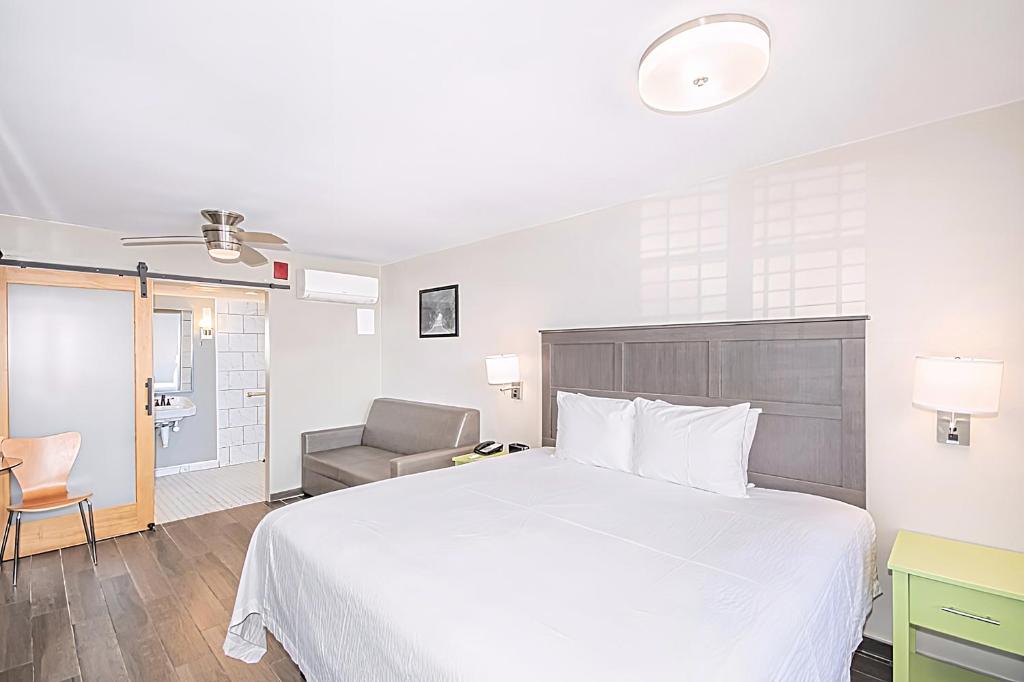 Seven Hills Suites