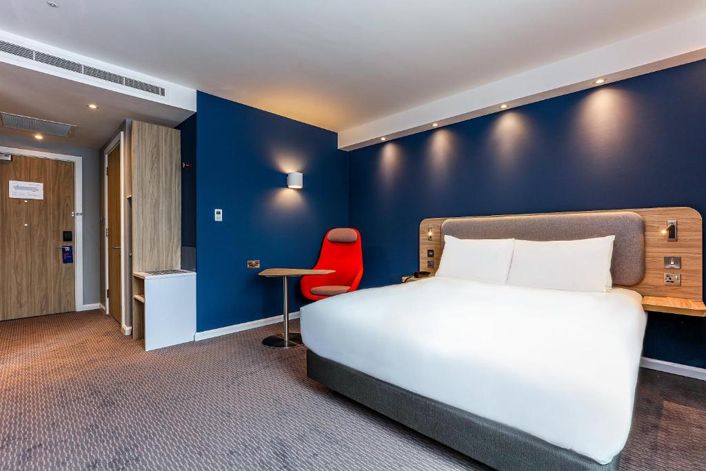 Holiday Inn Express Edinburgh City West (Formerly Holiday Inn Edinburgh City West)