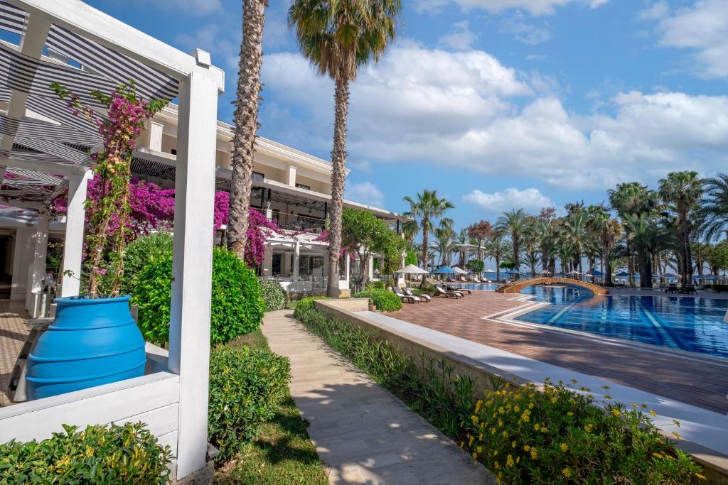 UTOPIA RESORT & RESIDENCE