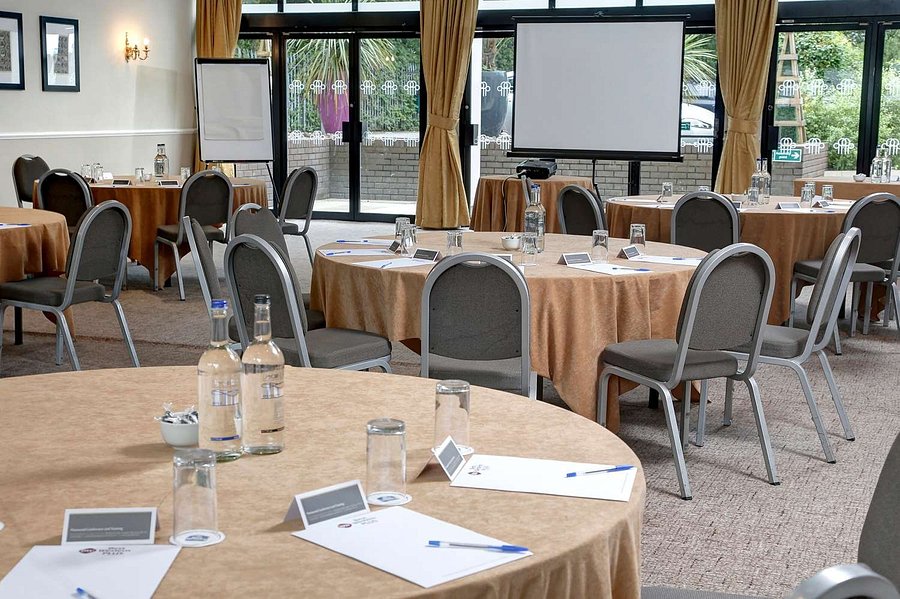 Best Western Plus Manchester Airport Wilmslow Pinewood Hotel